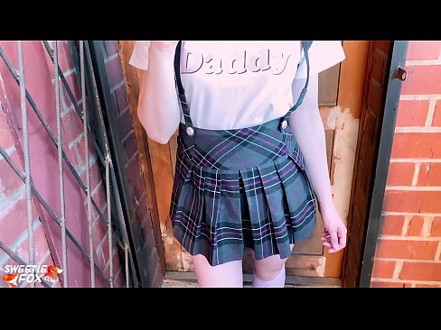 ❤️ ʻO ke kaikamahine kula e ʻū hohonu i kāna dick a hoʻopaʻa ʻia ma mua o nā papa. ❤️  ʻO ka wahine ia makou